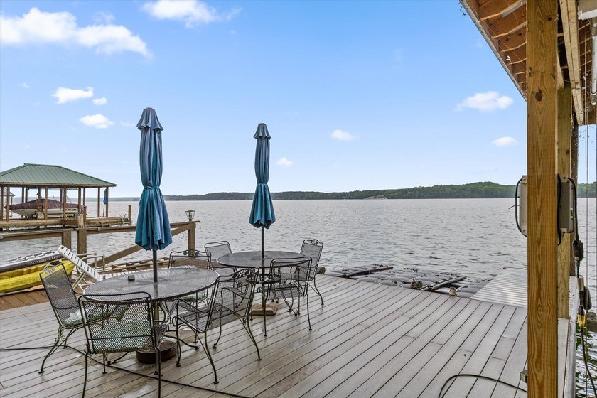 Water Front Living at its beste relax on the main channel of - photo 3