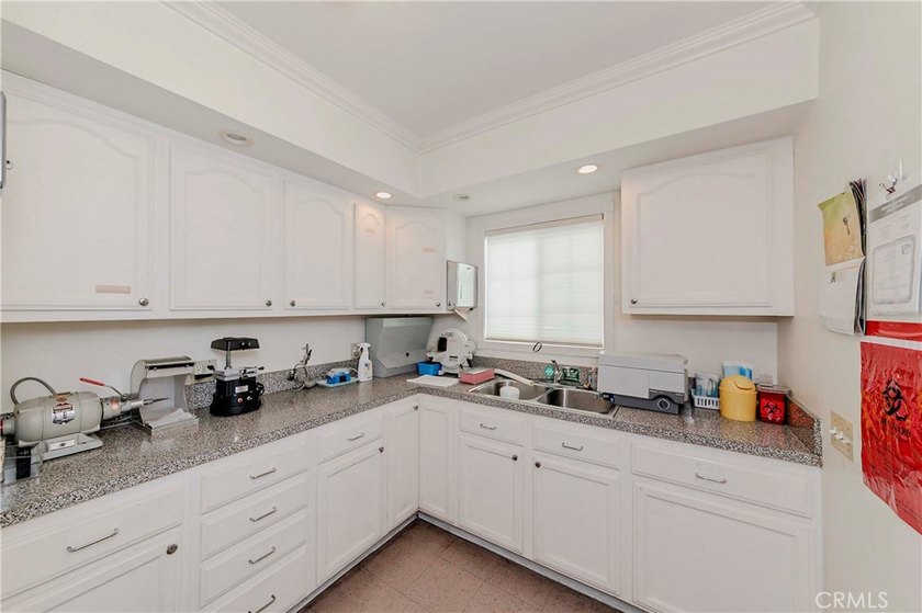 Feels Like New! A Great Opportunity to Own Good Size (2,324 - photo 11