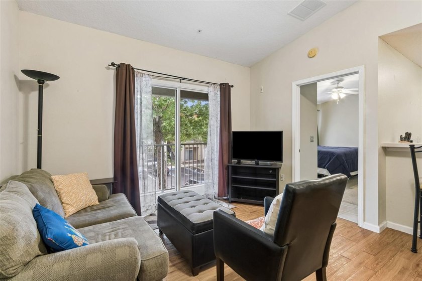 Under contract-accepting backup offers. One of the best - photo 3