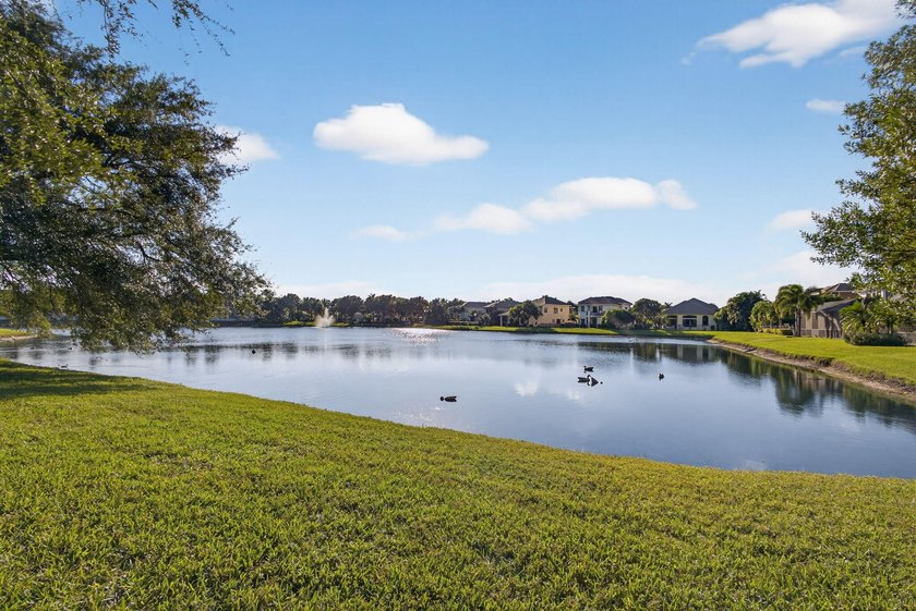 Discover Tranquility &amp; Comfort in this Beautifully Designed 5 - photo 2
