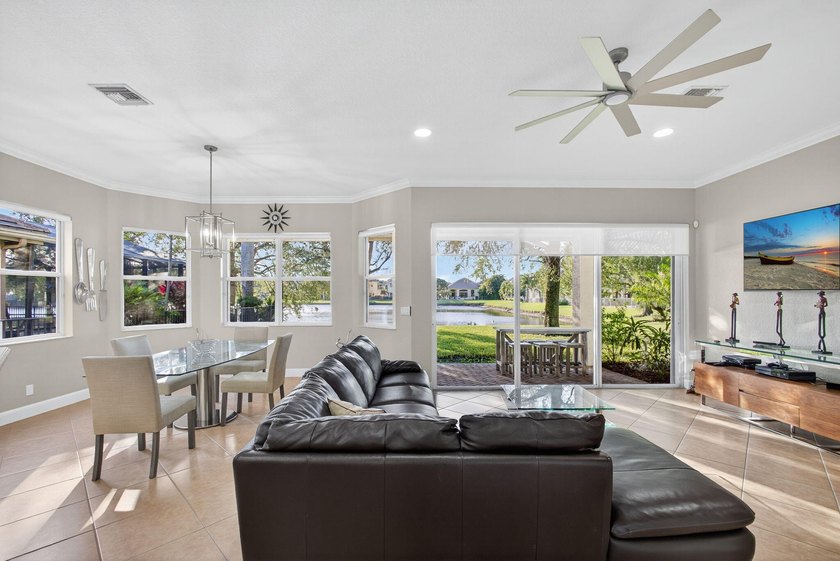 Discover Tranquility &amp; Comfort in this Beautifully Designed 5 - photo 5