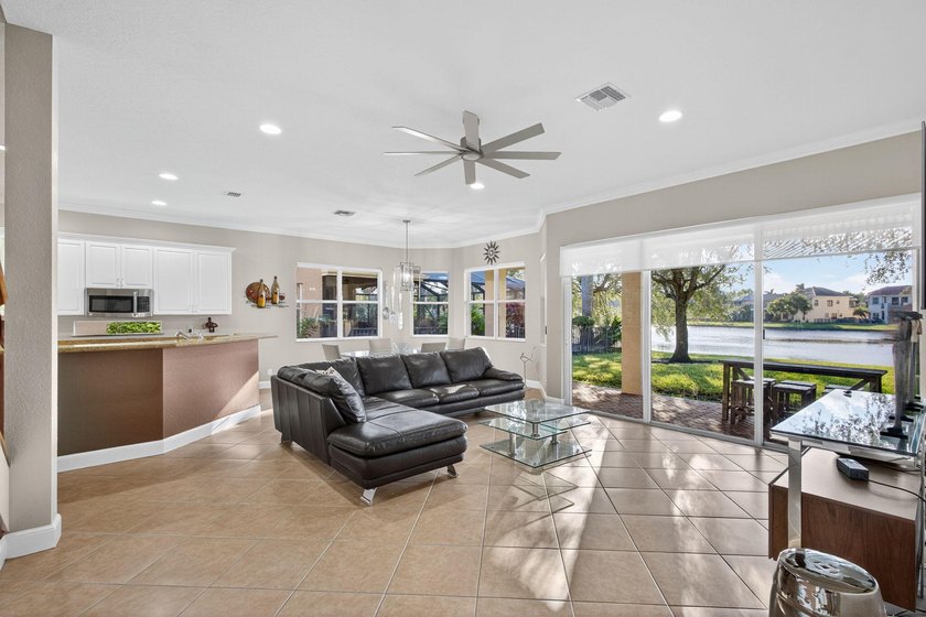 Discover Tranquility &amp; Comfort in this Beautifully Designed 5 - photo 6