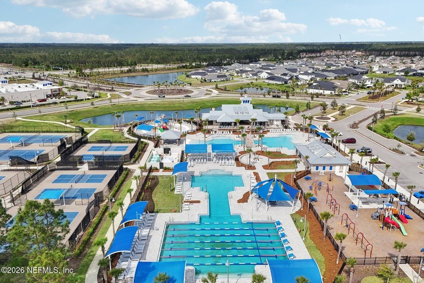 AMAZING LOCATION IN THIS GOLF CART COMMUNITY! Welcome to this - photo 4