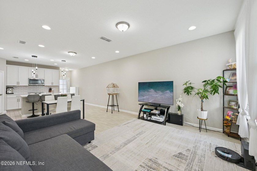 AMAZING LOCATION IN THIS GOLF CART COMMUNITY! Welcome to this - photo 6