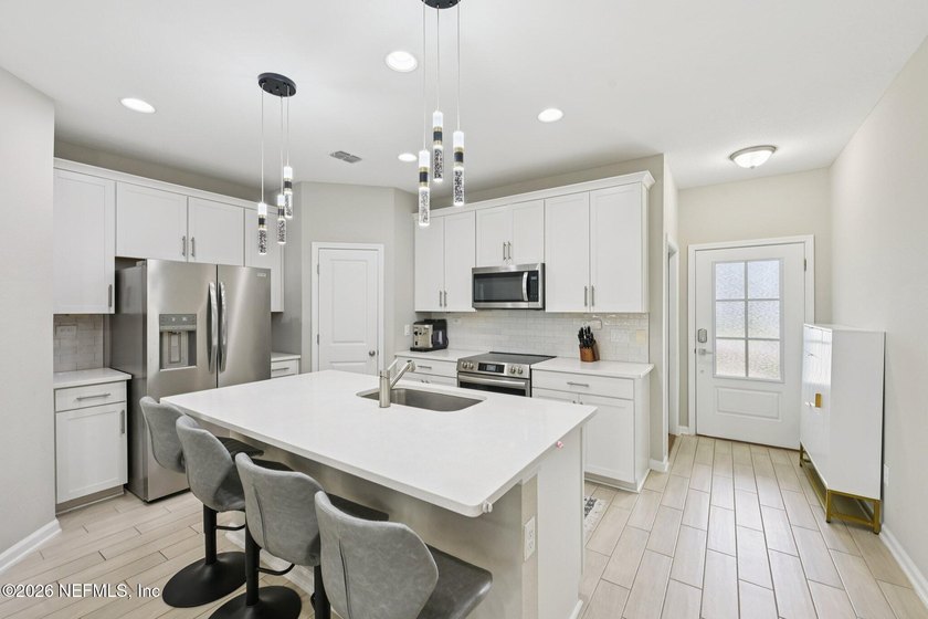 AMAZING LOCATION IN THIS GOLF CART COMMUNITY! Welcome to this - photo 10