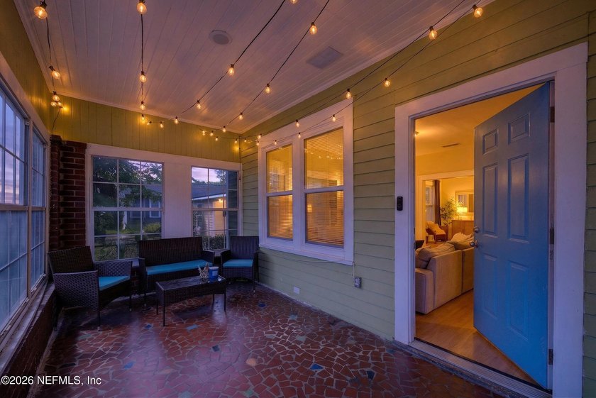 Welcome to this charming 3-bedroom, 1-bath bungalow just minutes - photo 4