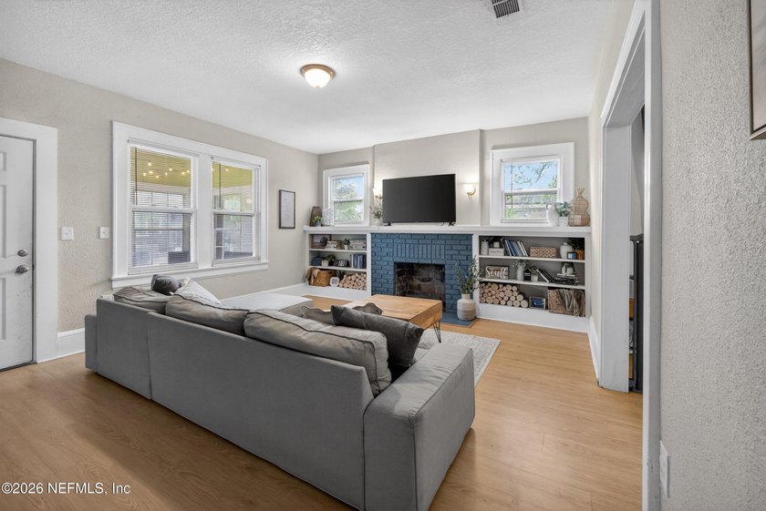 Welcome to this charming 3-bedroom, 1-bath bungalow just minutes - photo 5