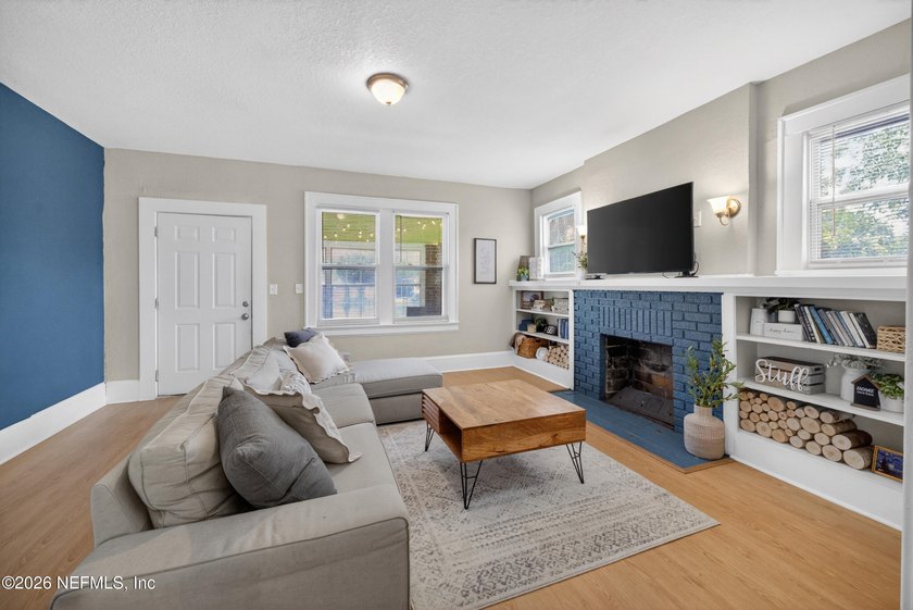 Welcome to this charming 3-bedroom, 1-bath bungalow just minutes - photo 8