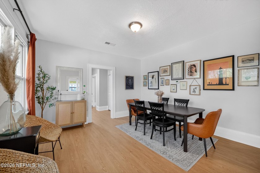 Welcome to this charming 3-bedroom, 1-bath bungalow just minutes - photo 9