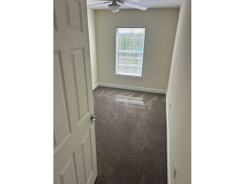 Come look at this beautiful spacious townhome tucked away in the - photo 11