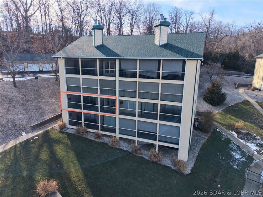 Experience Lake of the Ozarks living at its finest in this - photo 42
