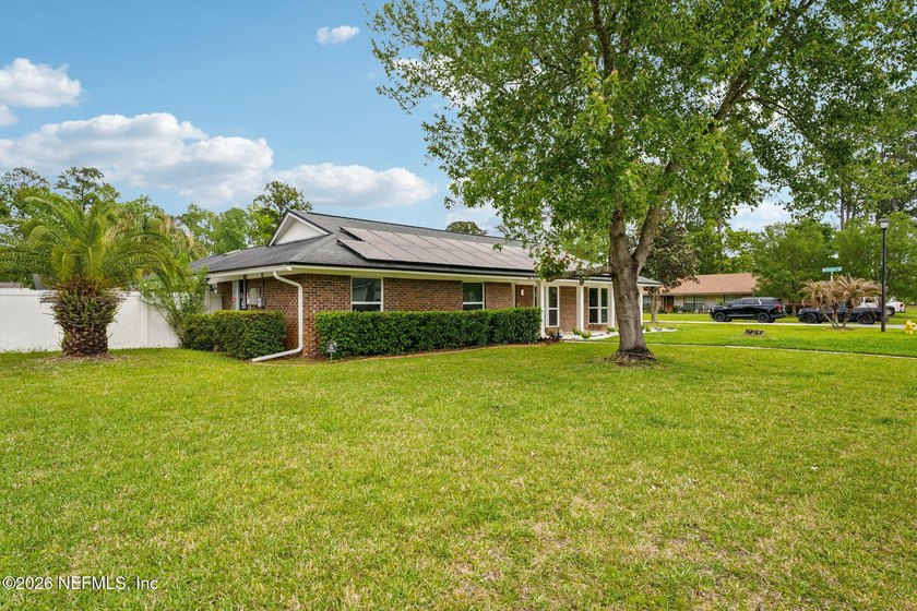Best Priced pool home on the market in heart of the area! Set on - photo 3