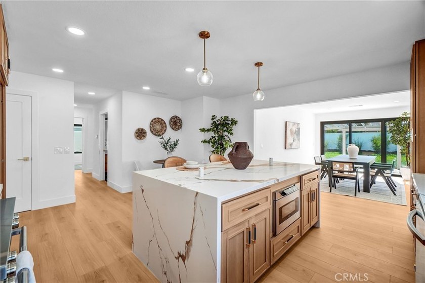 Located in the highly desirable South Coast Metro / Sandpointe - photo 9