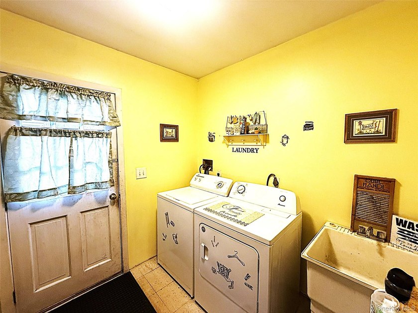 Experience timeless elegance in this impressive 5 bedroom, 2.5 - photo 23