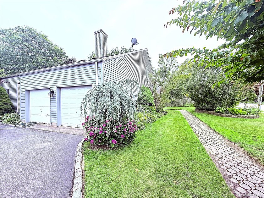 Experience timeless elegance in this impressive 5 bedroom, 2.5 - photo 30