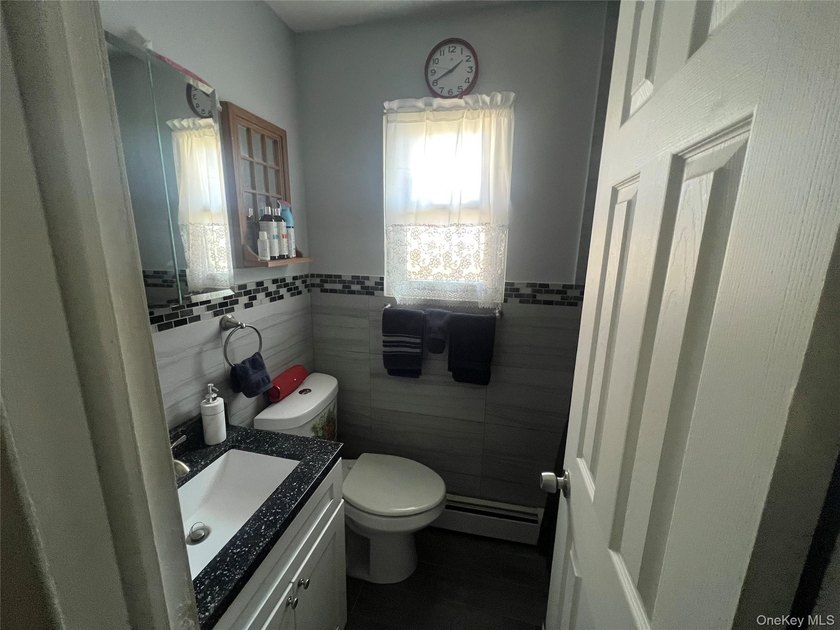 Legal 2 family house in excellent condition - built in 1985. It - photo 21