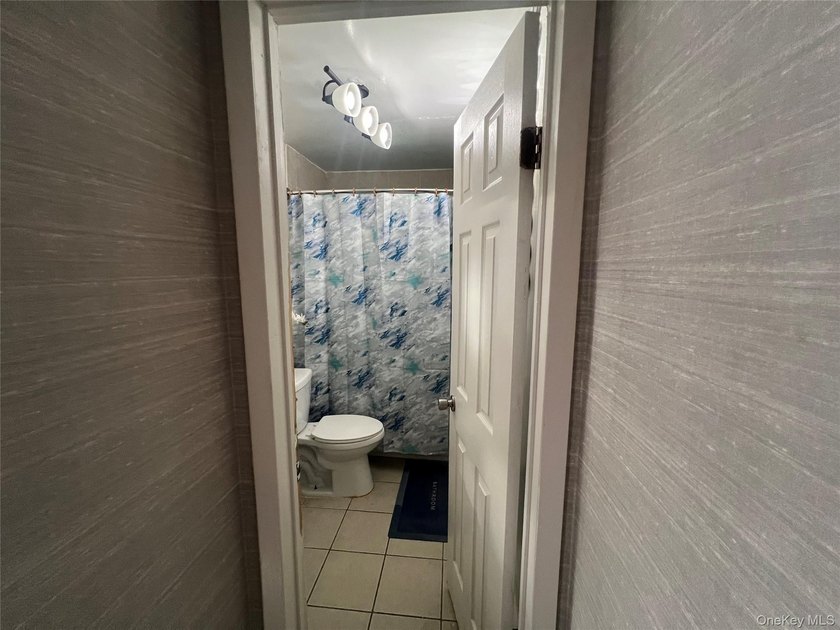 Legal 2 family house in excellent condition - built in 1985. It - photo 29