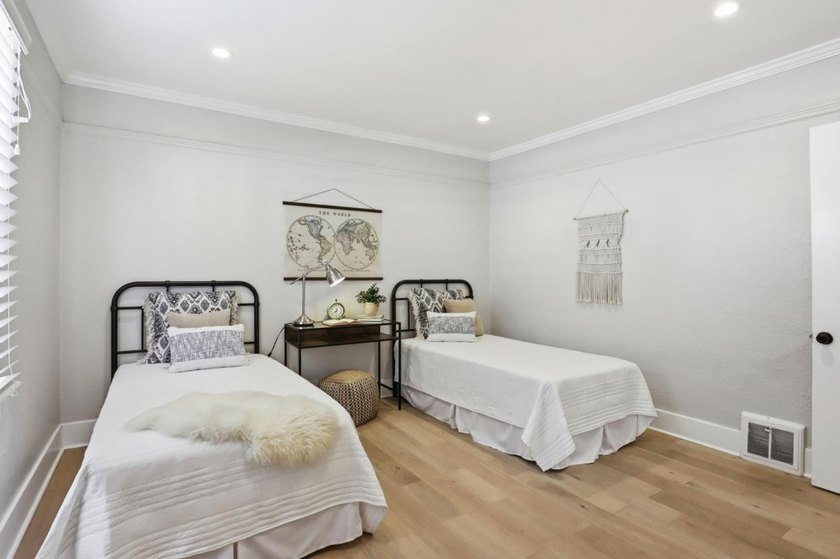 Welcome to this incredible 4 bedroom/3-full bath; 2,139 sq ft - photo 31