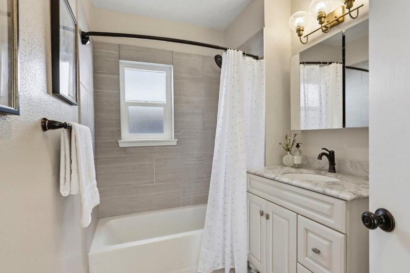 Welcome to this incredible 4 bedroom/3-full bath; 2,139 sq ft - photo 36