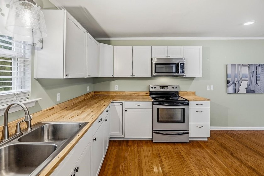 Rare opportunity to own a beautifully finished Lake Greenwood - photo 6