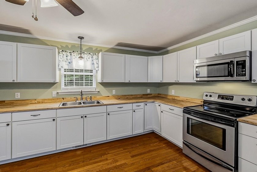 Rare opportunity to own a beautifully finished Lake Greenwood - photo 7