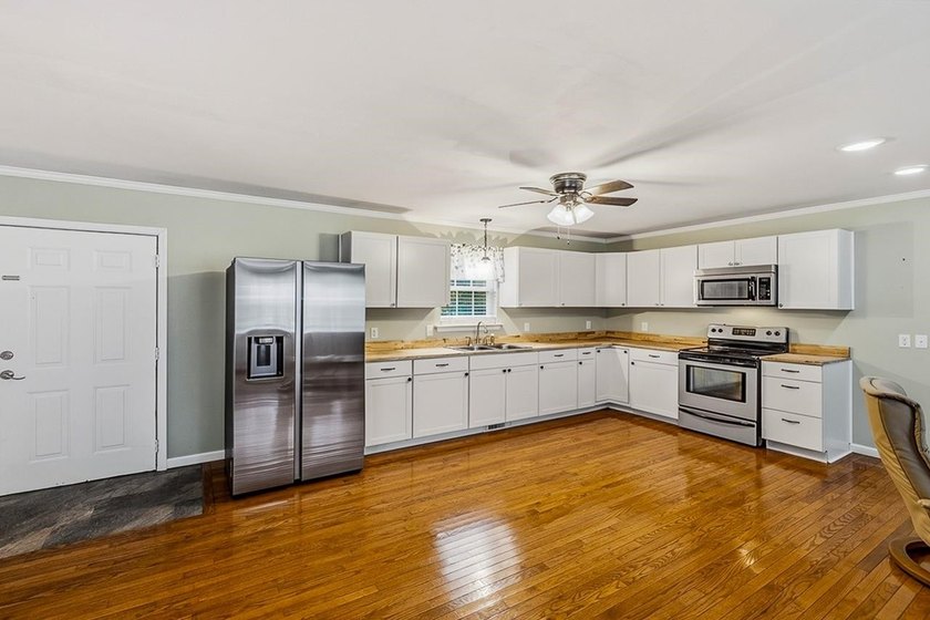 Rare opportunity to own a beautifully finished Lake Greenwood - photo 9