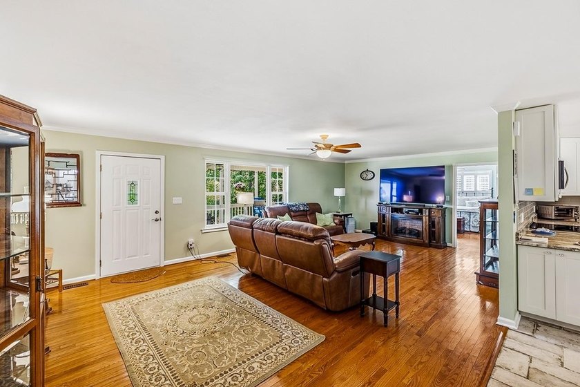 Discover the Lake Greenwood lifestyle in this beautifully - photo 7
