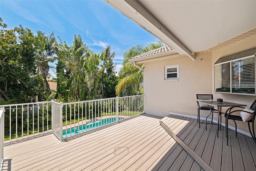 Spacious &amp; elevated Tierra Verde home on an oversized corner lot - photo 11
