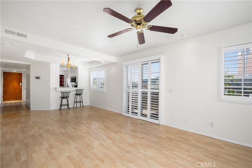 Welcome to Unit 311 at Pars Plaza, a beautifully maintained - photo 6
