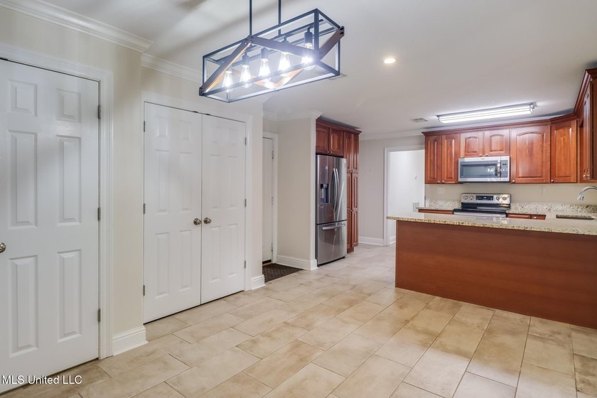 Assumable 2.75% VA mortgage + Bayou View Schools-- great rate - photo 6