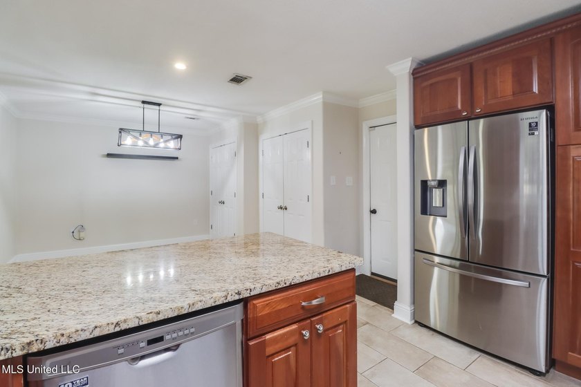 Assumable 2.75% VA mortgage + Bayou View Schools-- great rate - photo 7