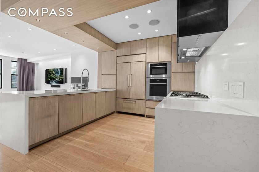Welcome to this exceptional level of downtown living at 133 West - photo 3