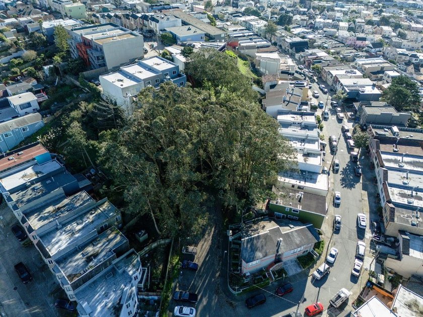 Vacant lot opportunity in a prime San Francisco location. Build - photo 12
