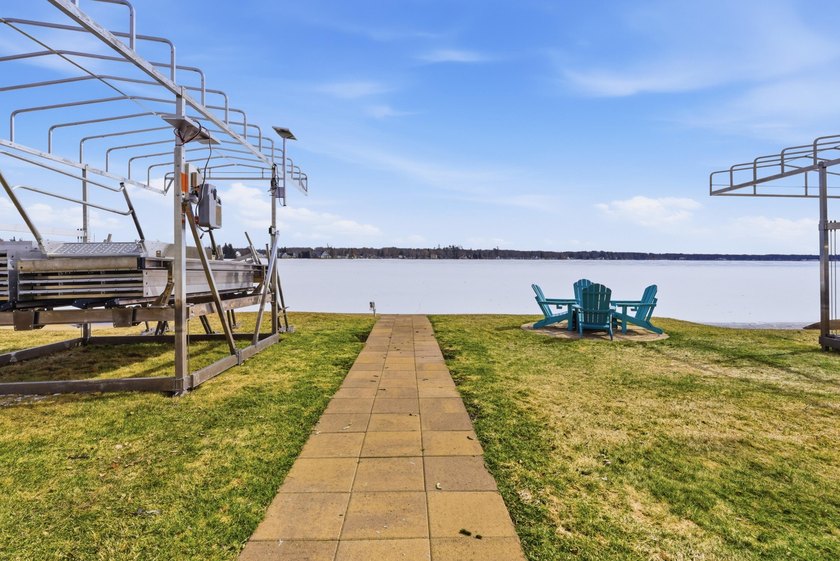 Beautifully renovated and fully furnished Houghton Lakefront - photo 6