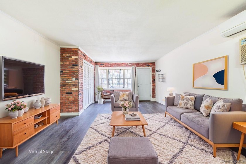 Welcome to this beautifully maintained single-family home - photo 6