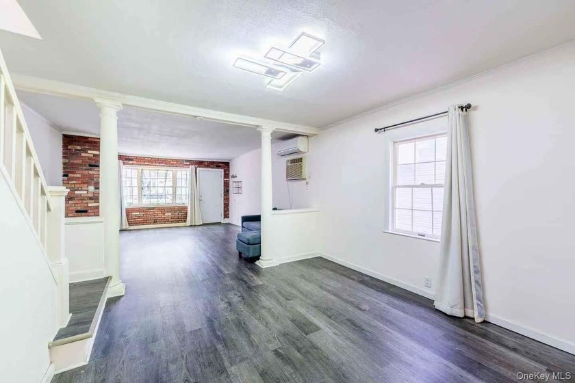 Welcome to this beautifully maintained single-family home - photo 8