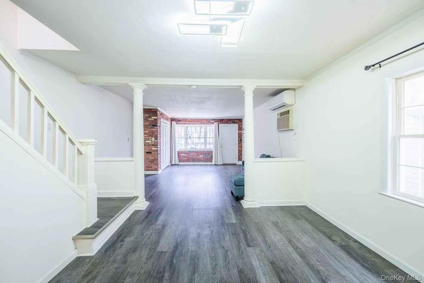 Welcome to this beautifully maintained single-family home - photo 9