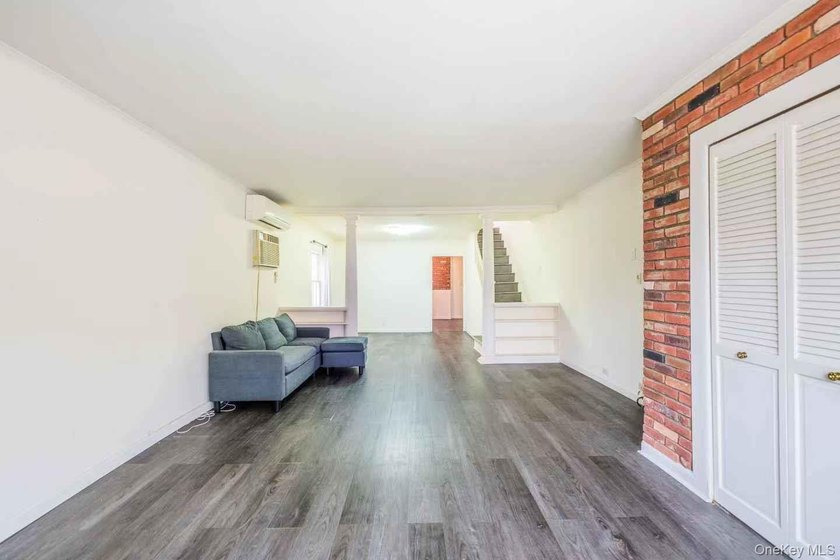 Welcome to this beautifully maintained single-family home - photo 10