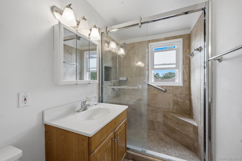 Spacious and seldom-available 3-bedroom, 1.5 bath duplex co-op - photo 15