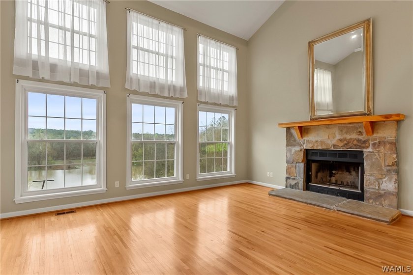 Waterfront opportunity on Lake Tuscaloosa! This 3-bedroom, 2 - photo 11