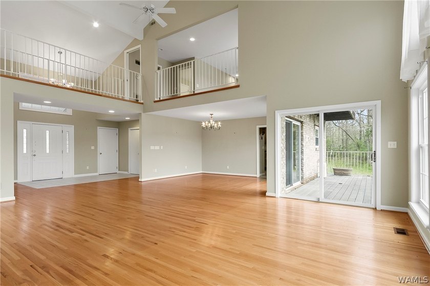 Waterfront opportunity on Lake Tuscaloosa! This 3-bedroom, 2 - photo 14