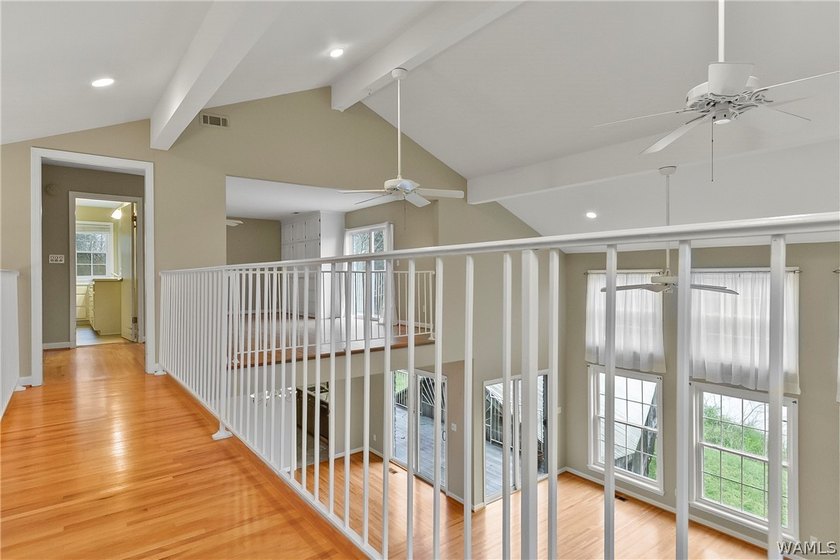 Waterfront opportunity on Lake Tuscaloosa! This 3-bedroom, 2 - photo 16