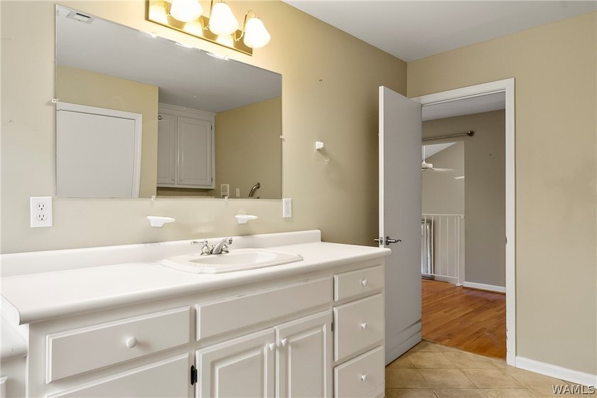 Waterfront opportunity on Lake Tuscaloosa! This 3-bedroom, 2 - photo 30