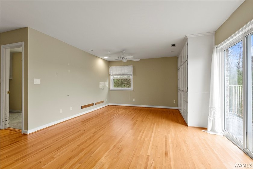 Waterfront opportunity on Lake Tuscaloosa! This 3-bedroom, 2 - photo 37