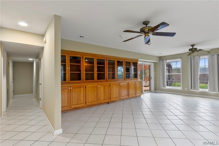Waterfront opportunity on Lake Tuscaloosa! This 3-bedroom, 2 - photo 43
