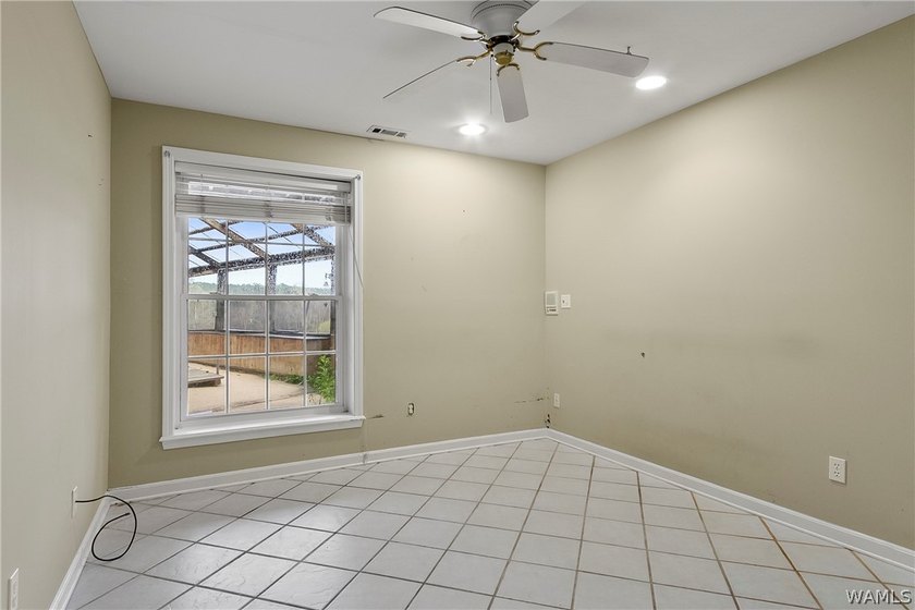 Waterfront opportunity on Lake Tuscaloosa! This 3-bedroom, 2 - photo 44