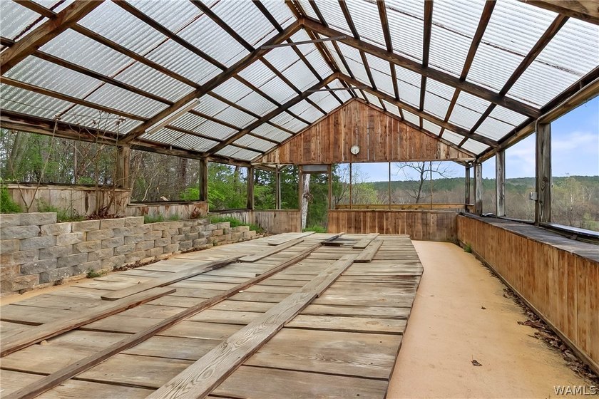 Waterfront opportunity on Lake Tuscaloosa! This 3-bedroom, 2 - photo 49