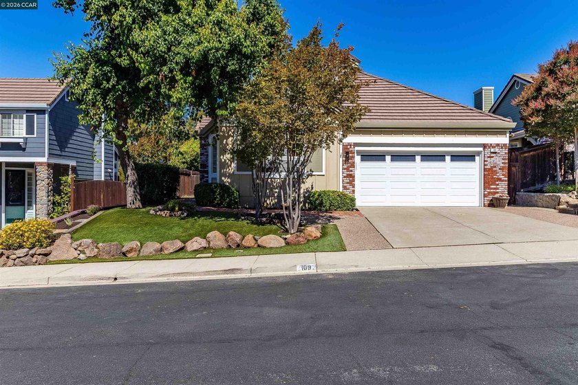 Beautifully refreshed and move-in ready, this 3-bedroom, 2-bath - photo 2