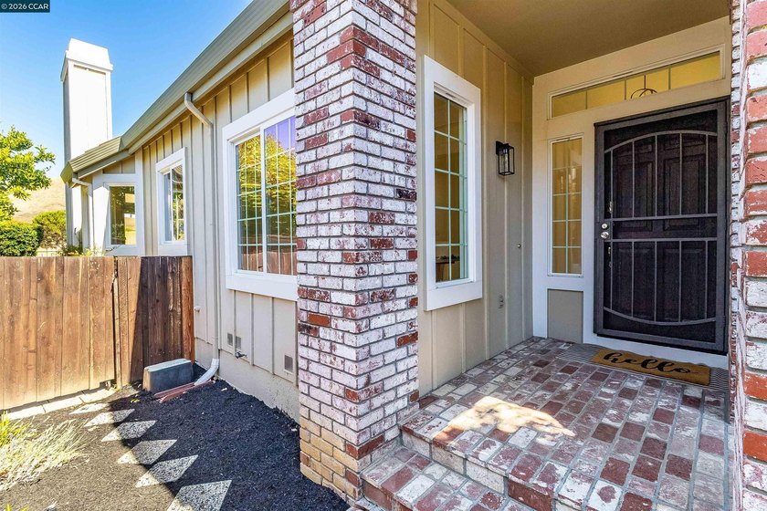 Beautifully refreshed and move-in ready, this 3-bedroom, 2-bath - photo 9
