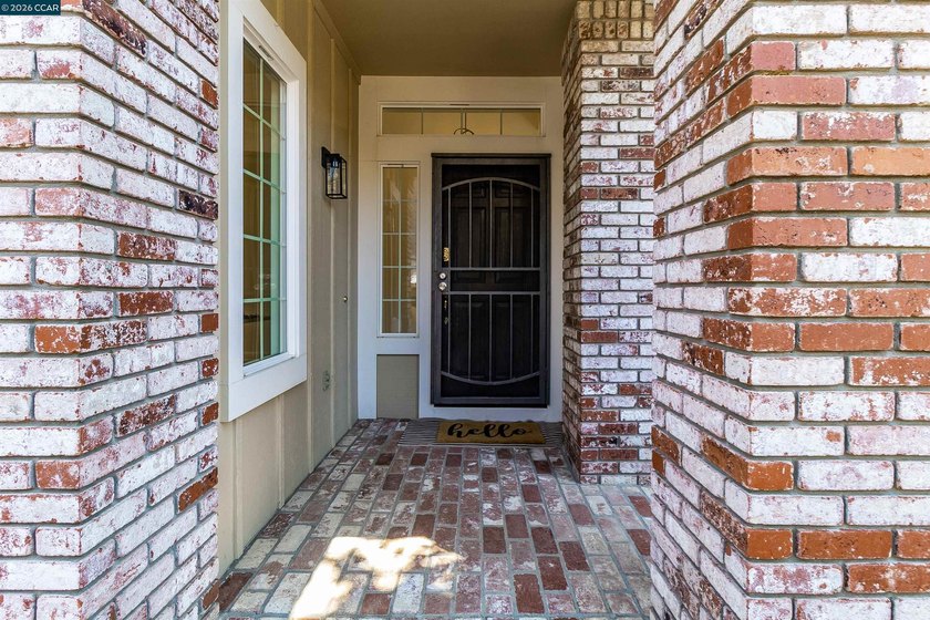 Beautifully refreshed and move-in ready, this 3-bedroom, 2-bath - photo 10